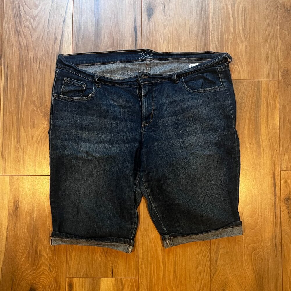 Old Navy "Diva" 9" Bermuda Jean Shorts